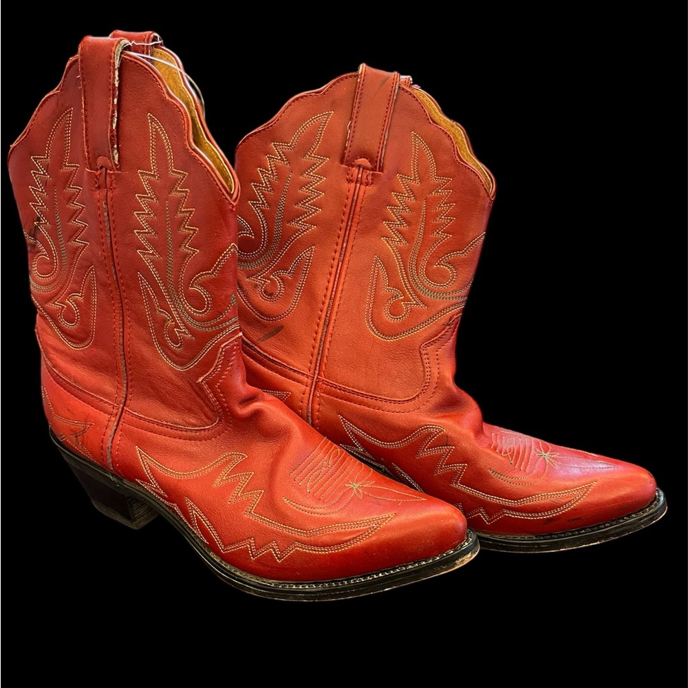 Women’s Santa Fe Boots. Red. Wide ankle.